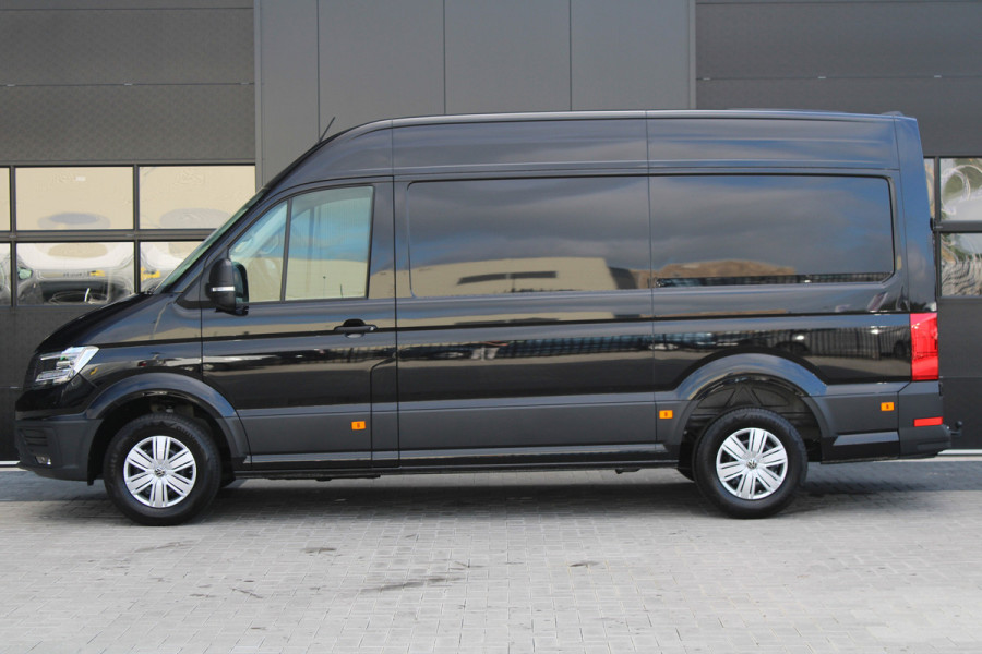 Volkswagen Crafter 35 2.0 TDI L3H3 177pk - Facelift - Navigatie - LED - Geveerde stoel - Virtual cockpit - Camera - Trekhaak - Stoelverwarming - Ri