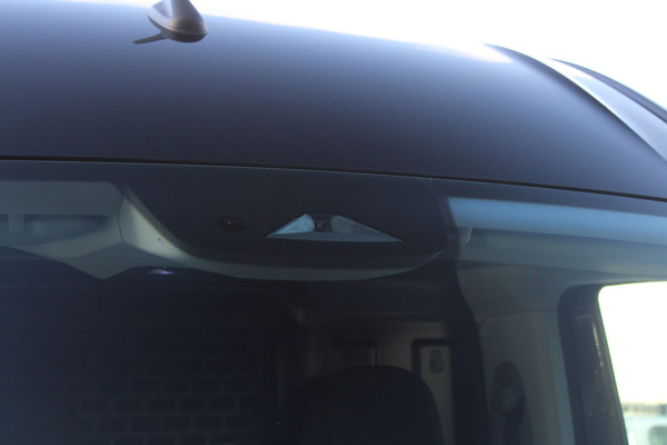 Volkswagen Crafter 35 2.0 TDI L3H3 177pk - Facelift - Navigatie - LED - Geveerde stoel - Virtual cockpit - Camera - Trekhaak - Stoelverwarming - Ri