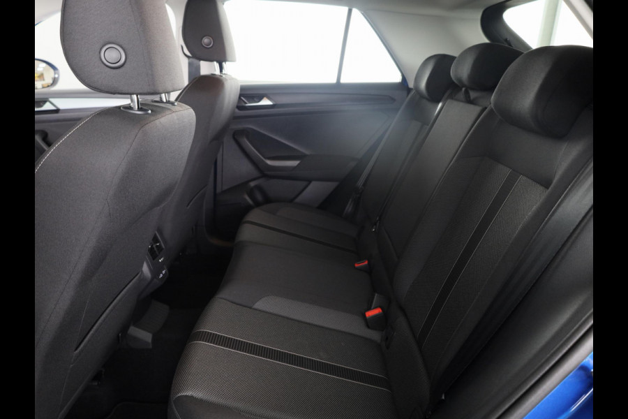 Volkswagen T-Roc 1.5 TSI Life Edition |150 pk Automaat (DSG)| Verlengde garantie |Navigatie via App | Parkeersensoren (Park assist) | Achteruitrijcamera | Adaptieve cruise control |