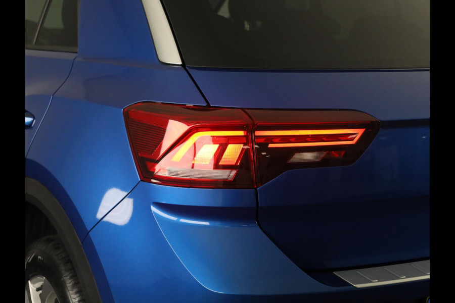 Volkswagen T-Roc 1.5 TSI Life Edition |150 pk Automaat (DSG)| Verlengde garantie |Navigatie via App | Parkeersensoren (Park assist) | Achteruitrijcamera | Adaptieve cruise control |