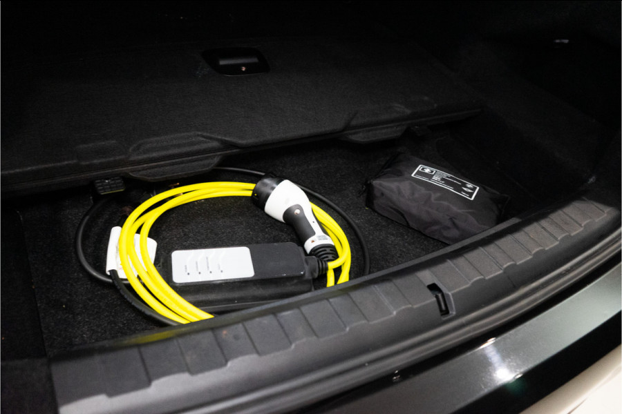 BMW 3-serie 320e M-Sport 204PK | Laser | Stoel&Stuurverw. | Carplay | Sfeer | 12 MND Garantie