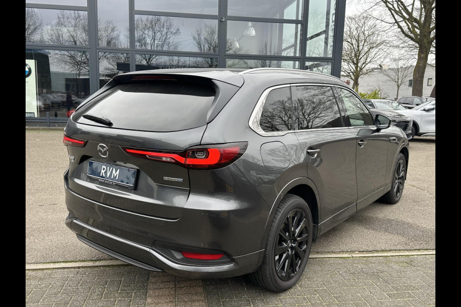 Mazda CX-80 2.5 e-SkyActiv PHEV Homura Plus 6p. 7 PERSOONS| ELEK. ACHTERKLEP | PANO| HEAD-UP | DODE HOEK| ADAPTIVE. CRUISE | ACHTERBANK VERWARMD |BOSE | SUPER COMPLEET!