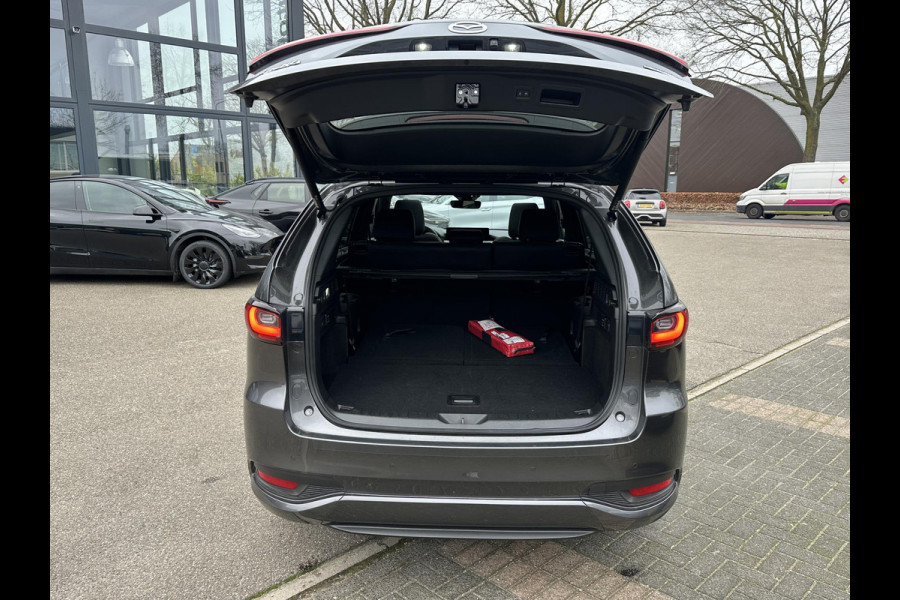 Mazda CX-80 2.5 e-SkyActiv PHEV Homura Plus 6p. 7 PERSOONS| ELEK. ACHTERKLEP | PANO| HEAD-UP | DODE HOEK| ADAPTIVE. CRUISE | ACHTERBANK VERWARMD |BOSE | SUPER COMPLEET!