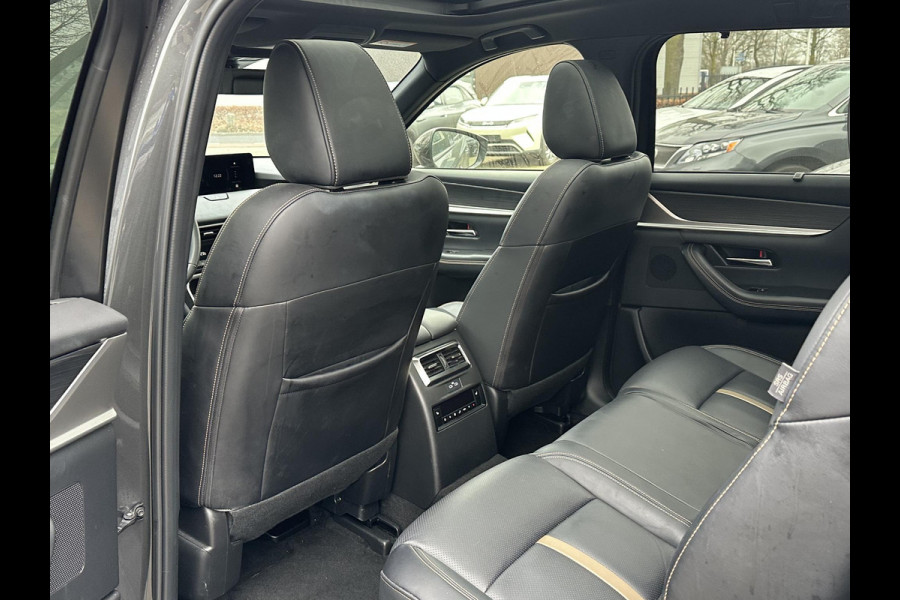 Mazda CX-80 2.5 e-SkyActiv PHEV Homura Plus 6p. 7 PERSOONS| ELEK. ACHTERKLEP | PANO| HEAD-UP | DODE HOEK| ADAPTIVE. CRUISE | ACHTERBANK VERWARMD |BOSE | SUPER COMPLEET!