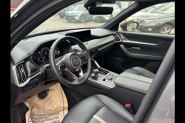 Mazda CX-80 2.5 e-SkyActiv PHEV Homura Plus 6p. 7 PERSOONS| ELEK. ACHTERKLEP | PANO| HEAD-UP | DODE HOEK| ADAPTIVE. CRUISE | ACHTERBANK VERWARMD |BOSE | SUPER COMPLEET!