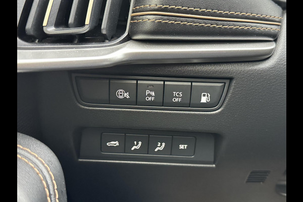 Mazda CX-80 2.5 e-SkyActiv PHEV Homura Plus 6p. 7 PERSOONS| ELEK. ACHTERKLEP | PANO| HEAD-UP | DODE HOEK| ADAPTIVE. CRUISE | ACHTERBANK VERWARMD |BOSE | SUPER COMPLEET!