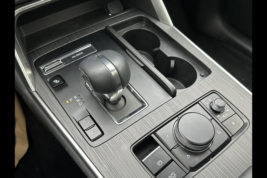 Mazda CX-80 2.5 e-SkyActiv PHEV Homura Plus 6p. 7 PERSOONS| ELEK. ACHTERKLEP | PANO| HEAD-UP | DODE HOEK| ADAPTIVE. CRUISE | ACHTERBANK VERWARMD |BOSE | SUPER COMPLEET!