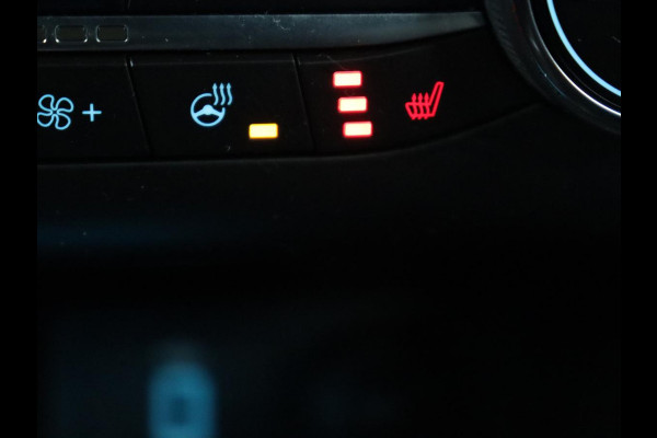 Ford Focus 1.0 EcoBoost Hybrid ST Line | Stoel & stuurverwarming | Camera | Navigatie | Carplay | Climate control | Parkeerhulp