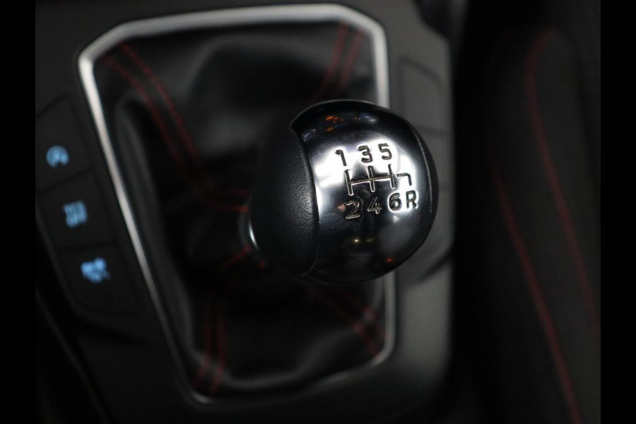 Ford Focus 1.0 EcoBoost Hybrid ST Line | Stoel & stuurverwarming | Camera | Navigatie | Carplay | Climate control | Parkeerhulp