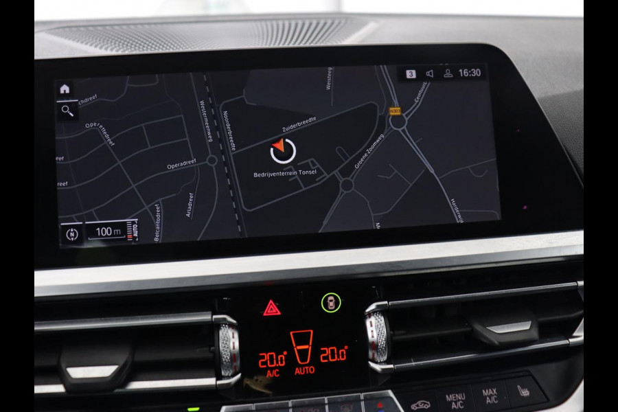 BMW 3-serie 320i M Sport | Head-Up | Stoelverwarming | Leder/Alcantara | Carplay | Live Cockpit | Keyless | Sportstoelen | Climate control