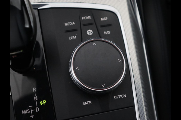 BMW 3-serie 320i M Sport | Head-Up | Stoelverwarming | Leder/Alcantara | Carplay | Live Cockpit | Keyless | Sportstoelen | Climate control
