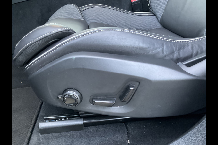 Volvo XC60 2.0 T8 456PK Plug-in hybrid AWD Ultra Black Edition Orig.NL Pano HUD Memory Carplay Trekhaak Harman/Kardon