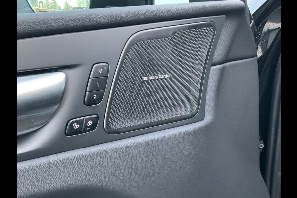 Volvo XC60 2.0 T8 456PK Plug-in hybrid AWD Ultra Black Edition Orig.NL Pano HUD Memory Carplay Trekhaak Harman/Kardon