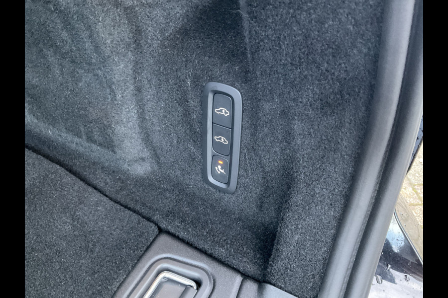 Volvo XC60 2.0 T8 456PK Plug-in hybrid AWD Ultra Black Edition Orig.NL Pano HUD Memory Carplay Trekhaak Harman/Kardon