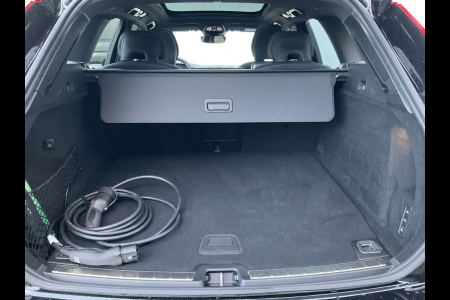 Volvo XC60 2.0 T8 456PK Plug-in hybrid AWD Ultra Black Edition Orig.NL Pano HUD Memory Carplay Trekhaak Harman/Kardon