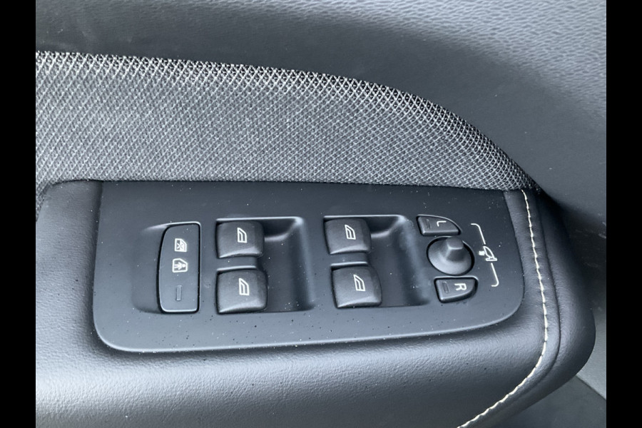 Volvo XC60 2.0 T8 456PK Plug-in hybrid AWD Ultra Black Edition Orig.NL Pano HUD Memory Carplay Trekhaak Harman/Kardon