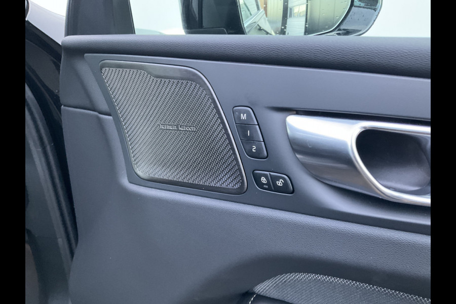 Volvo XC60 2.0 T8 456PK Plug-in hybrid AWD Ultra Black Edition Orig.NL Pano HUD Memory Carplay Trekhaak Harman/Kardon