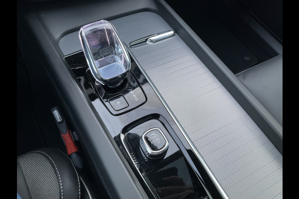 Volvo XC60 2.0 T8 456PK Plug-in hybrid AWD Ultra Black Edition Orig.NL Pano HUD Memory Carplay Trekhaak Harman/Kardon