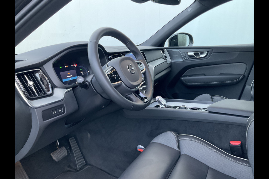 Volvo XC60 2.0 T8 456PK Plug-in hybrid AWD Ultra Black Edition Orig.NL Pano HUD Memory Carplay Trekhaak Harman/Kardon