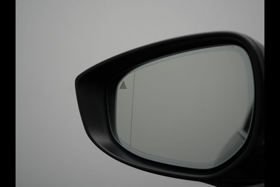 Mazda CX-30 2.0 e-SkyActiv-G M Hybrid Comfort Automaat | Adaptive Cruise | Trekhaak | Head Up | 360 Camera | BOSE Sound | Stuur & Stoelverwarming |  Apple Carplay | 18"L.M | LED Koplampen |