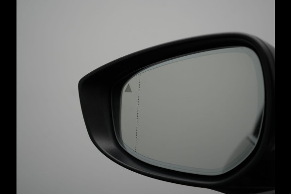 Mazda CX-30 2.0 e-SkyActiv-G M Hybrid Comfort Automaat | Adaptive Cruise | Trekhaak | Head Up | 360 Camera | BOSE Sound | Stuur & Stoelverwarming |  Apple Carplay | 18"L.M | LED Koplampen |