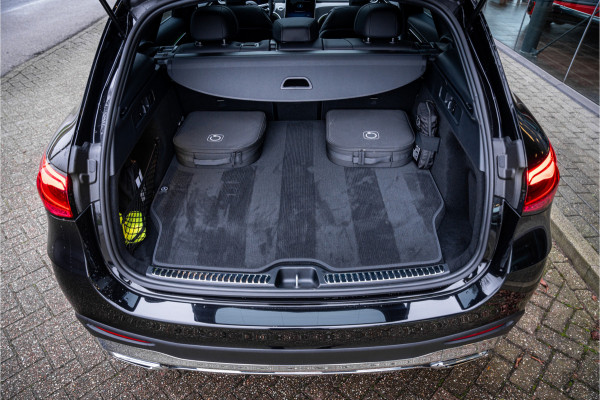 Mercedes-Benz GLC 400e 4MATIC Sport Edition AMG ** Panodak ** Trekhaak ** NL auto!! NP 80K ** Rijbereik tot 130km (WLTP)