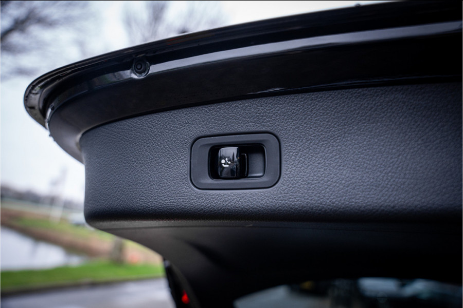 Mercedes-Benz GLC 400e 4MATIC Sport Edition AMG ** Panodak ** Trekhaak ** NL auto!! NP 80K ** Rijbereik tot 130km (WLTP)