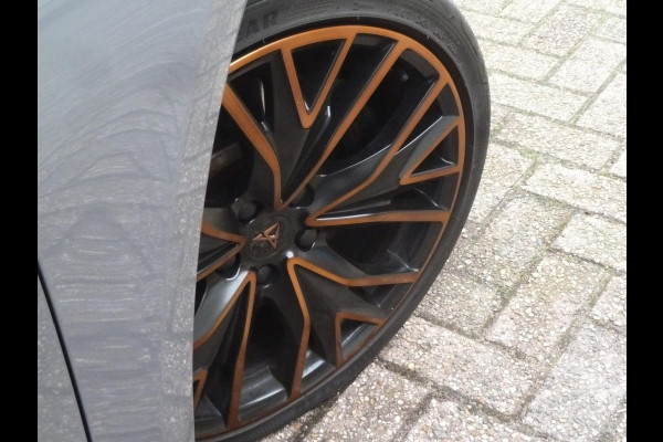 CUPRA Leon Sportstourer 1.4 e-Hybrid VZ Performance 245PK|Panodak|Stoel/Stuurverwarming|Adaptive-Cruise|Keyless-Entry|Camera
