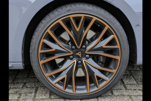 CUPRA Leon Sportstourer 1.4 e-Hybrid VZ Performance 245PK|Panodak|Stoel/Stuurverwarming|Adaptive-Cruise|Keyless-Entry|Camera