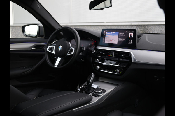 BMW 5 Serie Touring 530i High Executive M-Sport 20inch / Bernina Grau / Pano / Camera / Laser