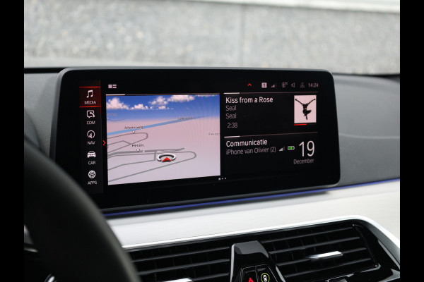 BMW 5 Serie Touring 530i High Executive M-Sport 20inch / Bernina Grau / Pano / Camera / Laser