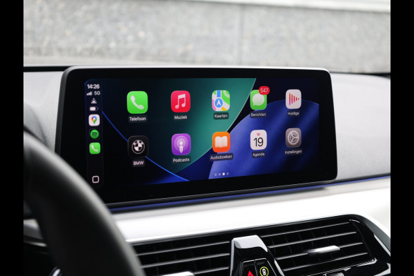 BMW 5 Serie Touring 530i High Executive M-Sport 20inch / Bernina Grau / Pano / Camera / Laser