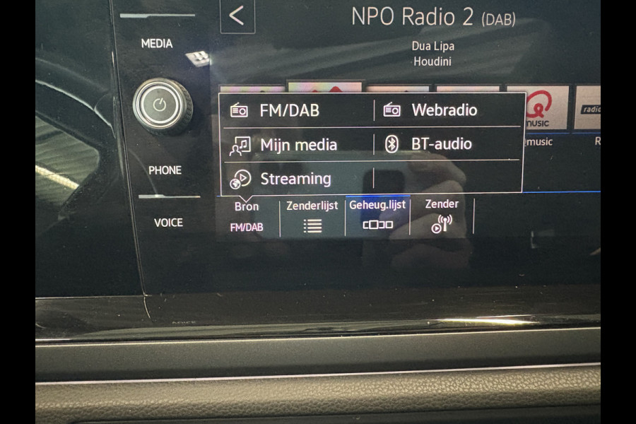 Volkswagen Taigo 1.0 TSi DSG R-Line Business SCHUIFDAK/KEYLESS/CAMERA/18INCH/DODEHOEK/ADAPT.CRUISE