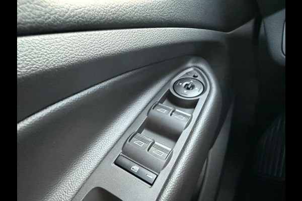 Ford Kuga 1.5 EcoBoost ST Line 150pk Achteruitrijcamera | Bi-Xenon Koplampen | Voorruit verwarming | 2.000kg Trekgewicht