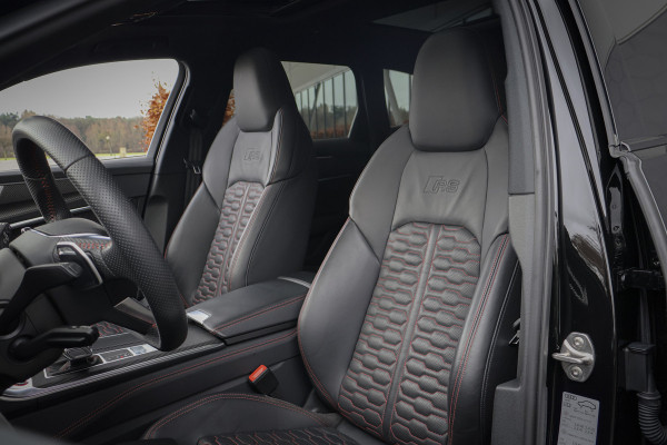 Audi A6 Avant RS 6 TFSI quattro | KERAMISCH | ACHTERASBESTURING | ADAPTIVE CRUISE | 360 CAMERA | TREKHAAK | SFEERVERLICHTING | CARBON IN