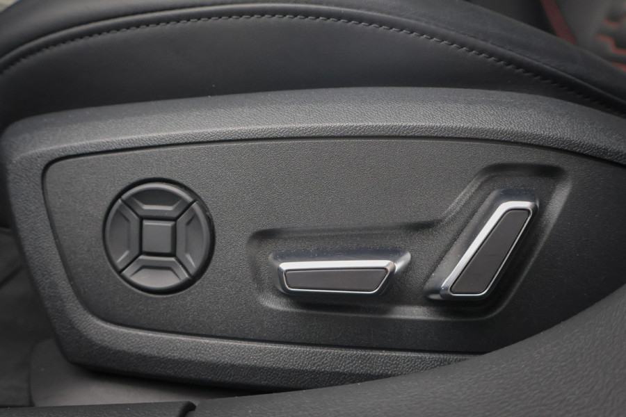 Audi A6 Avant RS 6 TFSI quattro | KERAMISCH | ACHTERASBESTURING | ADAPTIVE CRUISE | 360 CAMERA | TREKHAAK | SFEERVERLICHTING | CARBON IN