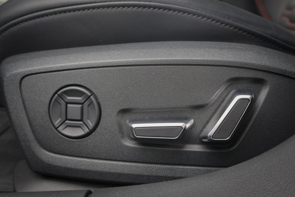 Audi A6 Avant RS 6 TFSI quattro | KERAMISCH | ACHTERASBESTURING | ADAPTIVE CRUISE | 360 CAMERA | TREKHAAK | SFEERVERLICHTING | CARBON IN