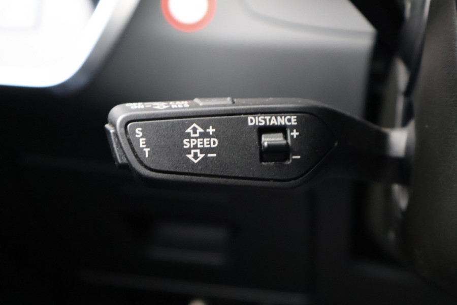 Audi A6 Avant RS 6 TFSI quattro | KERAMISCH | ACHTERASBESTURING | ADAPTIVE CRUISE | 360 CAMERA | TREKHAAK | SFEERVERLICHTING | CARBON IN