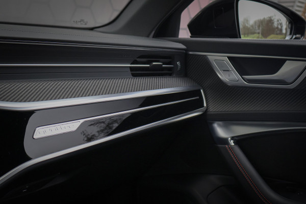 Audi A6 Avant RS 6 TFSI quattro | KERAMISCH | ACHTERASBESTURING | ADAPTIVE CRUISE | 360 CAMERA | TREKHAAK | SFEERVERLICHTING | CARBON IN