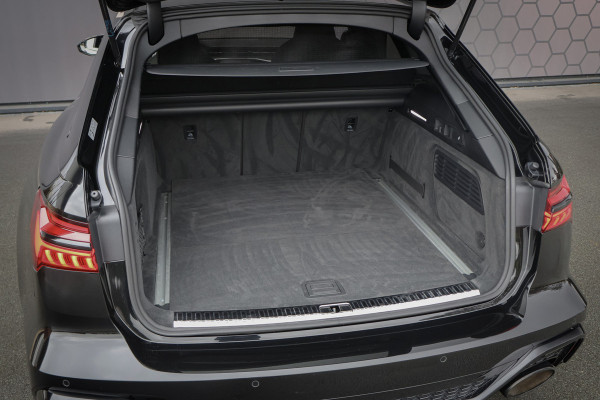 Audi A6 Avant RS 6 TFSI quattro | KERAMISCH | ACHTERASBESTURING | ADAPTIVE CRUISE | 360 CAMERA | TREKHAAK | SFEERVERLICHTING | CARBON IN