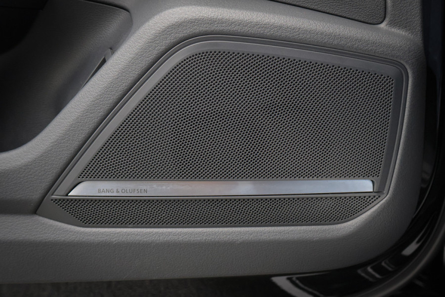 Audi A6 Avant RS 6 TFSI quattro | KERAMISCH | ACHTERASBESTURING | ADAPTIVE CRUISE | 360 CAMERA | TREKHAAK | SFEERVERLICHTING | CARBON IN