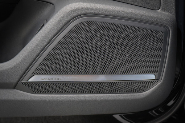 Audi A6 Avant RS 6 TFSI quattro | KERAMISCH | ACHTERASBESTURING | ADAPTIVE CRUISE | 360 CAMERA | TREKHAAK | SFEERVERLICHTING | CARBON IN