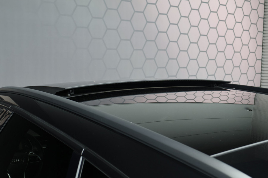 Audi A6 Avant RS 6 TFSI quattro | KERAMISCH | ACHTERASBESTURING | ADAPTIVE CRUISE | 360 CAMERA | TREKHAAK | SFEERVERLICHTING | CARBON IN