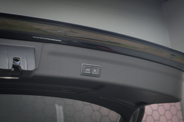 Audi A6 Avant RS 6 TFSI quattro | KERAMISCH | ACHTERASBESTURING | ADAPTIVE CRUISE | 360 CAMERA | TREKHAAK | SFEERVERLICHTING | CARBON IN