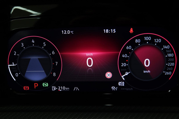 Volkswagen Golf 1.5 eTSI R-Line Business PANO/HK/CAM/CARPLAY/ACC/DCC/VOL