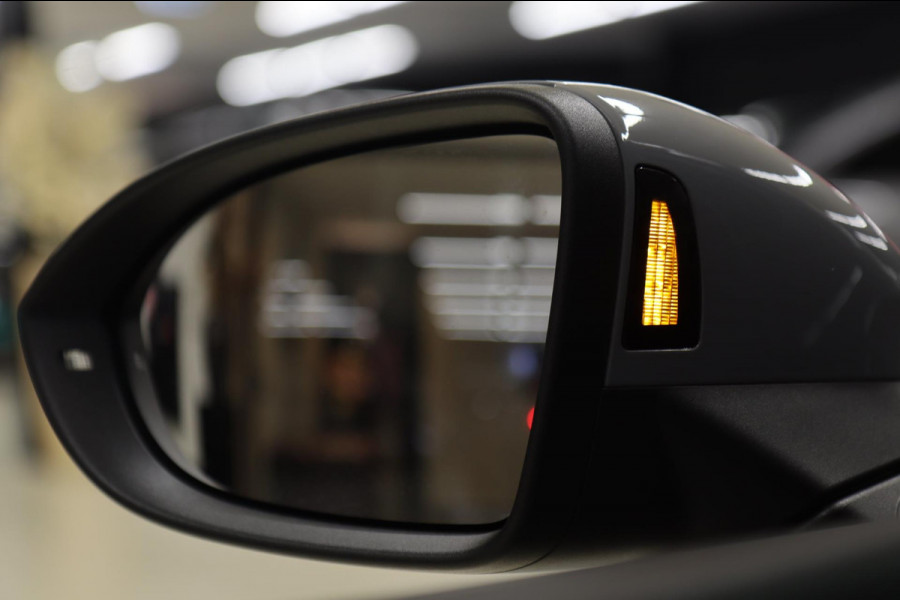 Volkswagen Golf 1.5 eTSI R-Line Business PANO/HK/CAM/CARPLAY/ACC/DCC/VOL