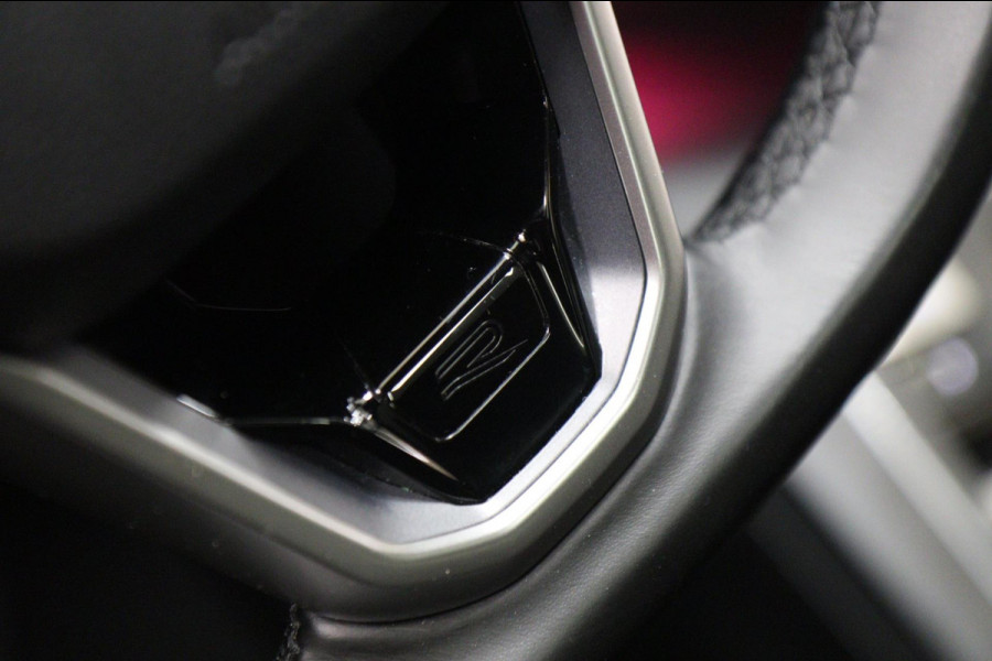 Volkswagen Golf 1.5 eTSI R-Line Business PANO/HK/CAM/CARPLAY/ACC/DCC/VOL