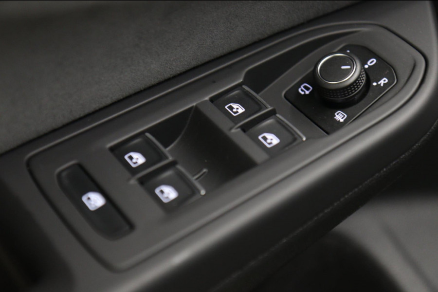 Volkswagen Golf 1.5 eTSI R-Line Business PANO/HK/CAM/CARPLAY/ACC/DCC/VOL