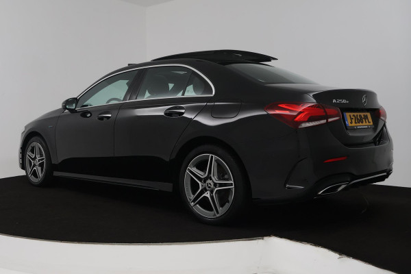 Mercedes-Benz A-Klasse 250 e Premium Plus (PANORAMADAK, STOELVERWARMING, ELEKTR STOELEN, CAMERA, SFEERVERLICHTING, SENSOREN)