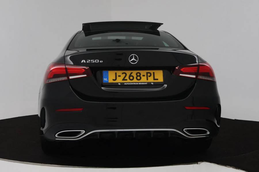 Mercedes-Benz A-Klasse 250 e Premium Plus (PANORAMADAK, STOELVERWARMING, ELEKTR STOELEN, CAMERA, SFEERVERLICHTING, SENSOREN)
